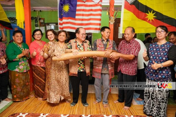 Uggah, Dr Richard terus bekerjasama demi rakyat dan pembangunan Bukit Saban