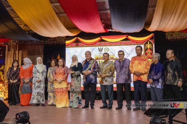Sarawak kaji pendekatan ekonomi rentas sempadan – Awang Tengah