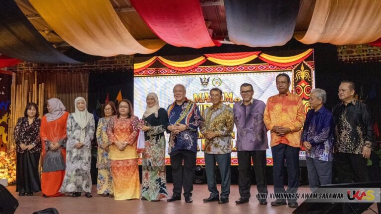 Sarawak kaji pendekatan ekonomi rentas sempadan – Awang Tengah