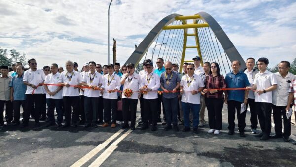 Jambatan Sungai Paku dibuka