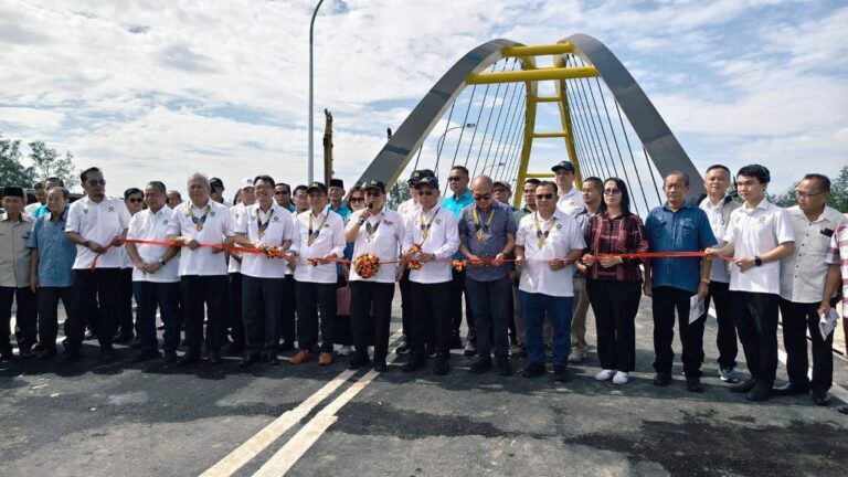 Jambatan Sungai Paku dibuka