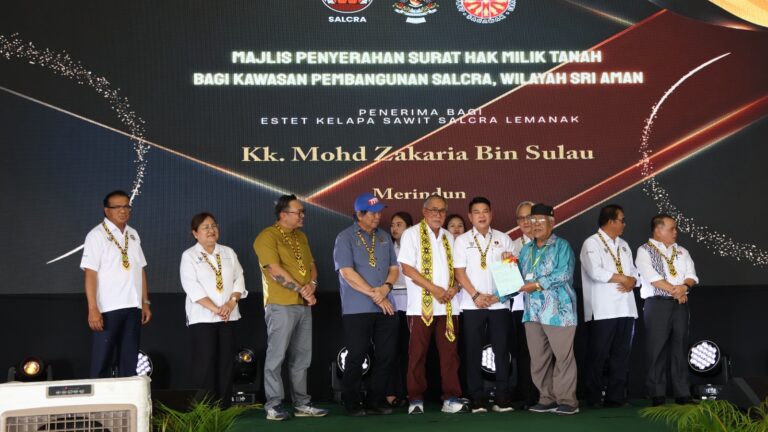 13 rumah panjang terima surat hak milik tanah