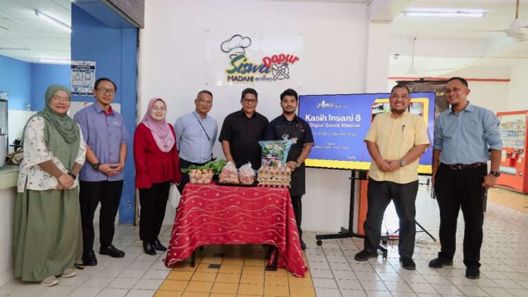Kasih Insani 8 @ Dapur Siswa MADANI sedia makanan kepada pelajar UNIMAS