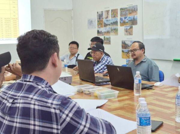 Projek jalan dari Kampung Kupang ke Simpang Bajau rancak dibina