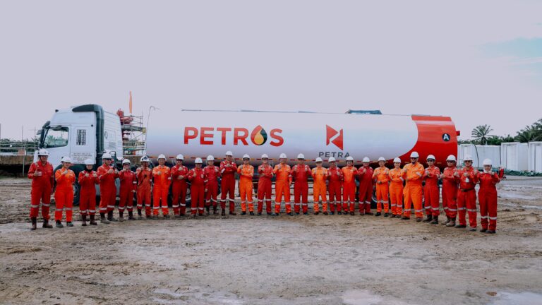 PETROS catat sejarah, selepas hampir 50 tahun minyak daratan Sarawak kembali mengalir