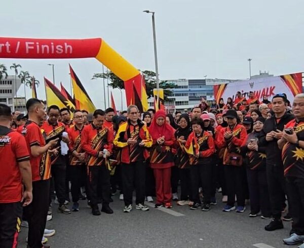 Semangat perpaduan terserlah, 10,000 peserta sertai Sarawak Day Unity Walk