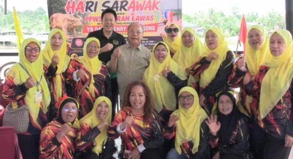 Perhebatkan kibaran bendera Sarawak, Malaysia