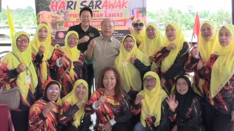 Perhebatkan kibaran bendera Sarawak, Malaysia