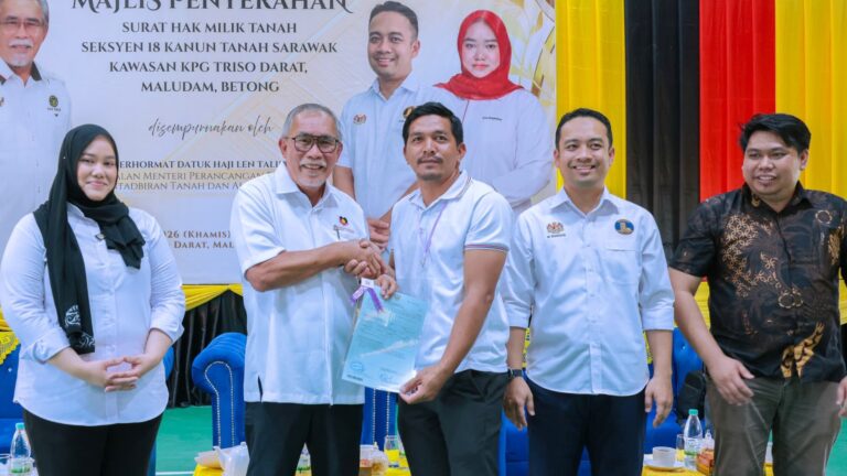 46 penduduk Kampung Triso Darat terima Surat Hak Milik Seksyen 18