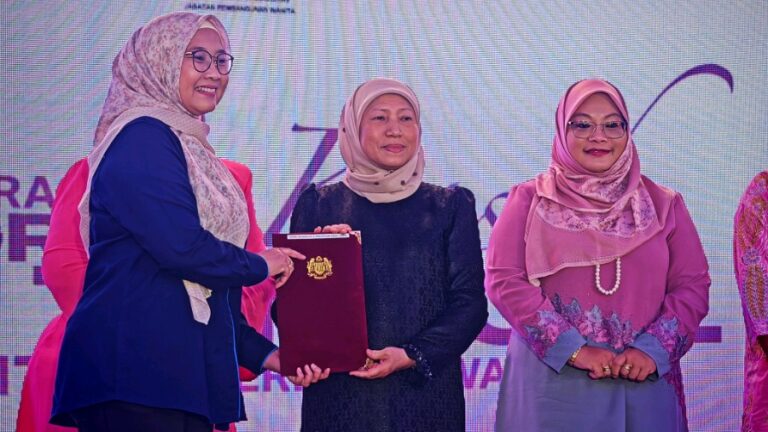 Lebih 27,000 ketua isi rumah wanita direkod di Sarawak