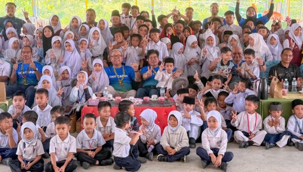 Indah Water Konsortium sumbangkan papan pintar kepada SK Ulu Daro