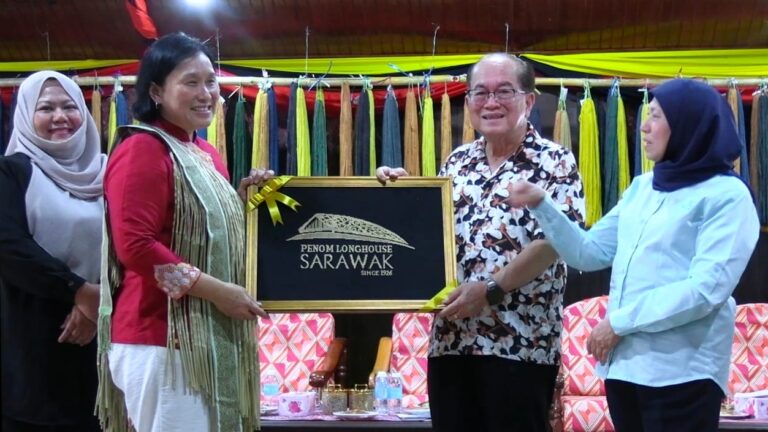 Tekstil Sarawak sumber kekuatan ekonomi baharu