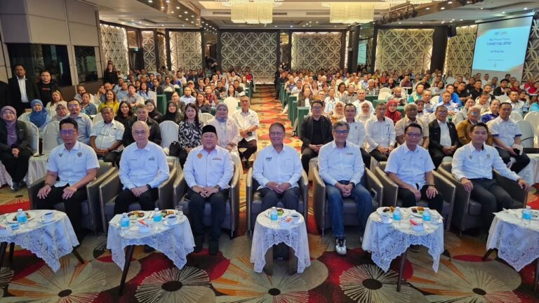 Internet satelit perkukuhkan komunikasi rumah panjang