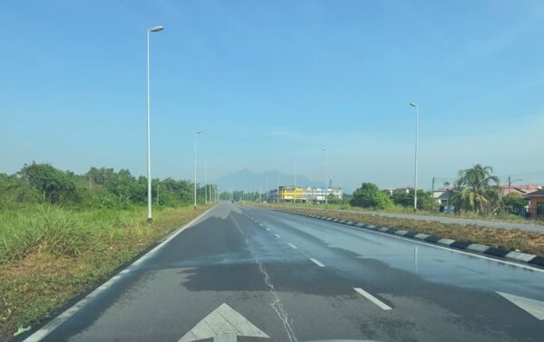 Sarawak Water siasat paip utama bocor di Jalan Matang