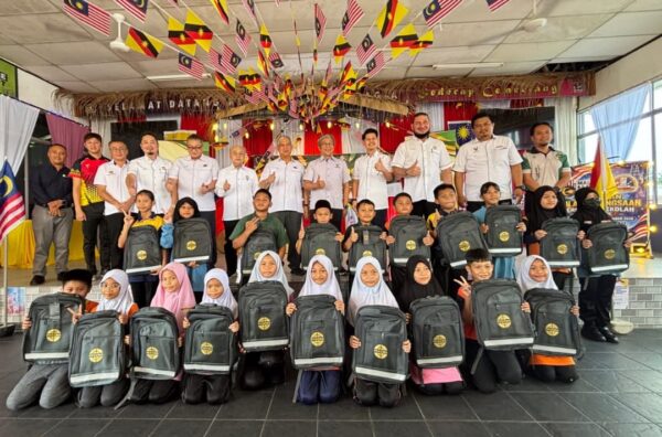 PEKEMA bantu pelajar B40 DUN Nangka