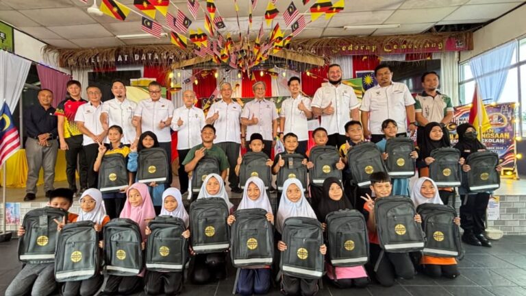 PEKEMA bantu pelajar B40 DUN Nangka
