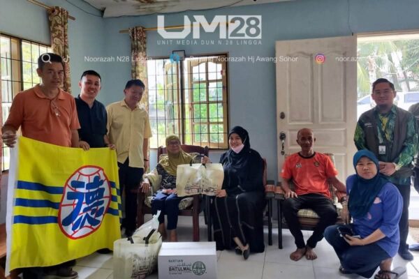 Mangsa kebakaran Kampung Tengah terima sumbangan