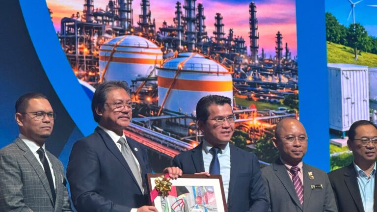 Kerjasama UiTM Sarawak fokus teknologi hijau, peralihan tenaga