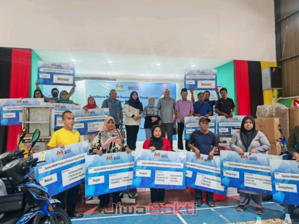 Penggunaan bantuan peralatan penerima dipantau