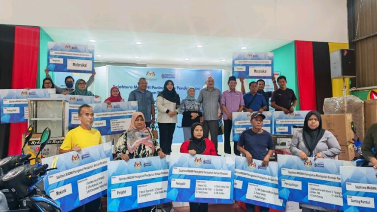 Penggunaan bantuan peralatan penerima dipantau