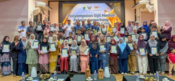 Pelajar sekolah Daro sertai Ekspo FTES Yayasan Sarawak