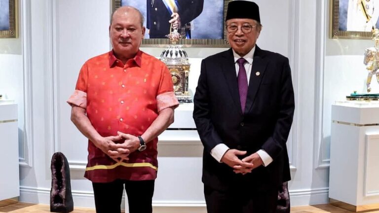 Premier Sarawak menghadap Yang di-Pertuan Agong