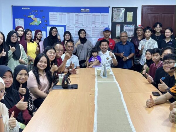 Pelajar cemerlang STPM terima insentif pendidikan