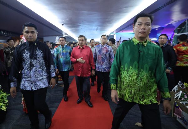Hak Sarawak diperkukuh, Abang Johari hargai komitmen PM