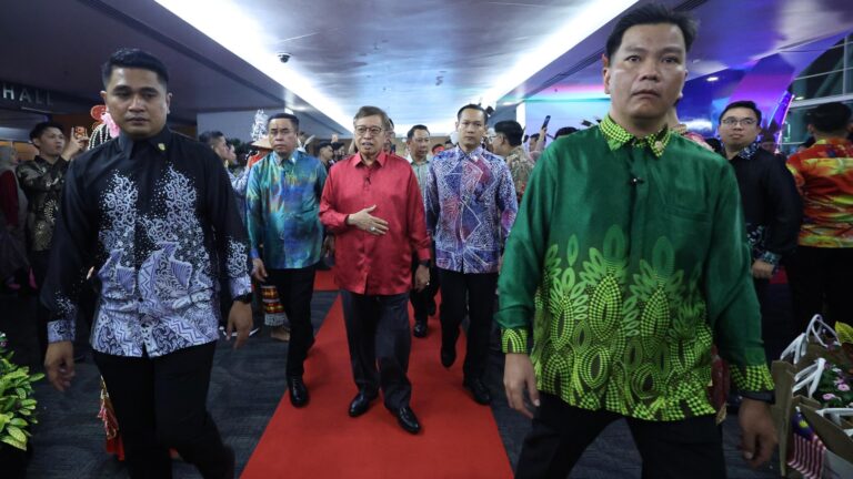 Hak Sarawak diperkukuh, Abang Johari hargai komitmen PM