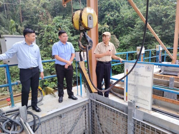 Tinggikan weir LRA Lichok