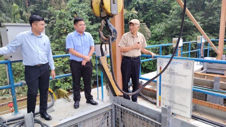Tinggikan weir LRA Lichok