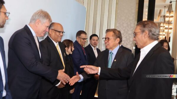 Premier Sarawak adakan dialog peringkat tertinggi di Bangkok