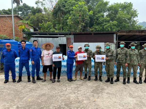 TDM bantu hantar bekalan air kepada penduduk terjejas di Betong