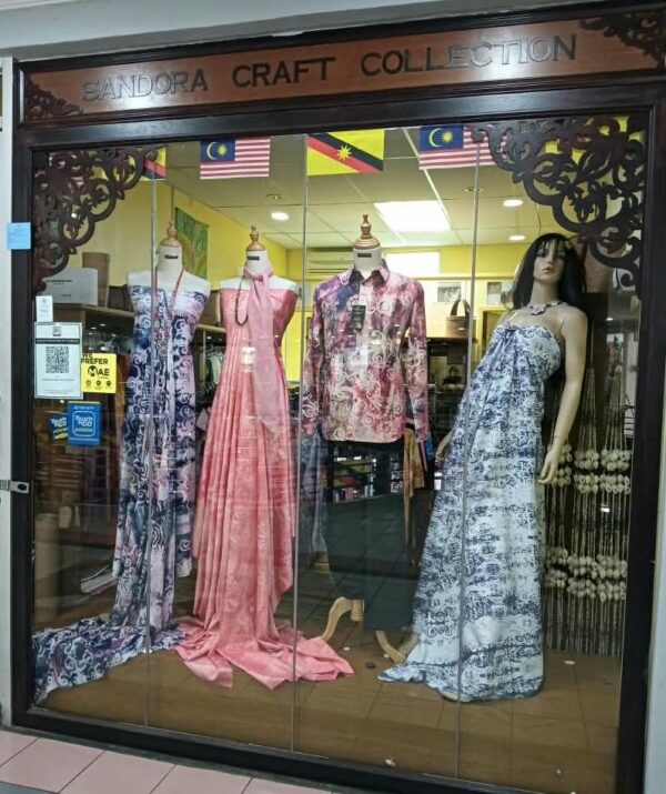 Sentuhan batik tempatan Sandora Craft Collection