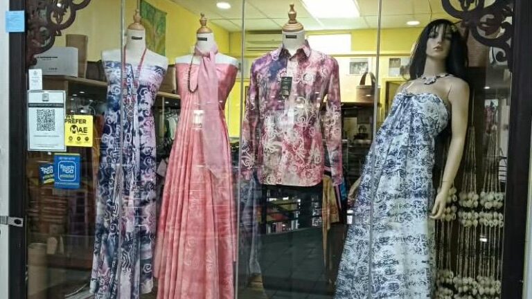 Sentuhan batik tempatan Sandora Craft Collection