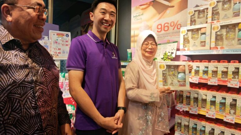 Sumbangan RM30,000 bantu 100 keluarga