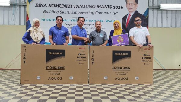 41 sekolah Tanjong Manis terima TV pintar