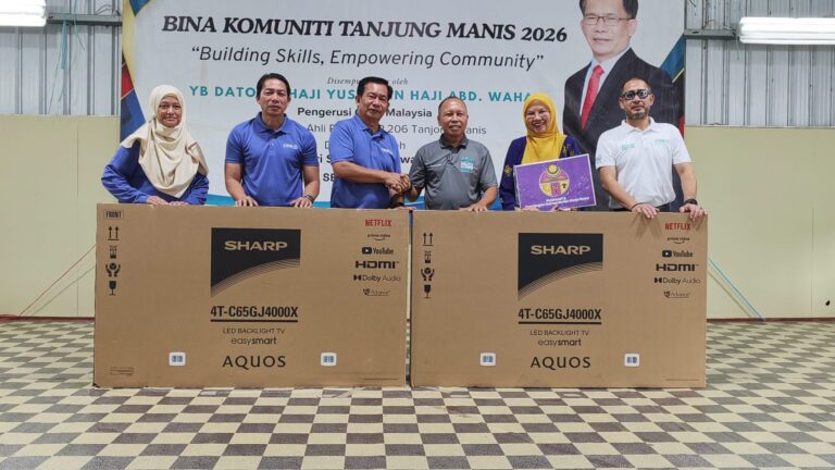 41 sekolah Tanjong Manis terima TV pintar