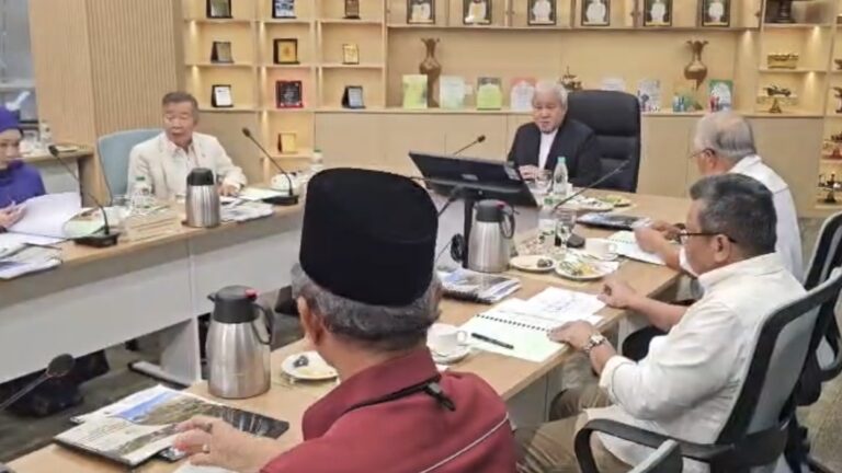 Mesyuarat pertama pengurusan Wisma Melayu Sarawak