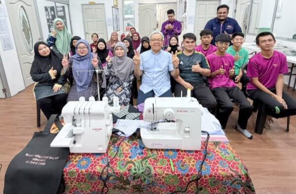 PPDK Daro terima bantuan mesin jahit