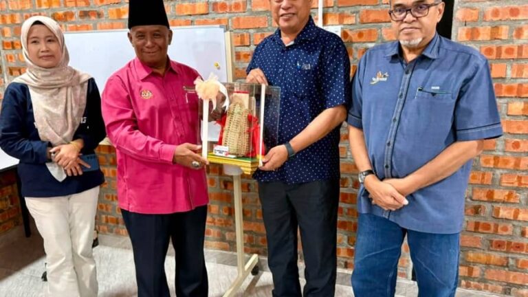 Parti PBB Bukit Kota lawat projek pertanian modern PPK Kuala Langat