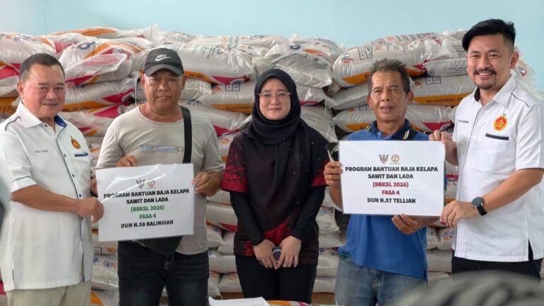 Pekebun kecil kelapa sawit, lada terima bantuan baja