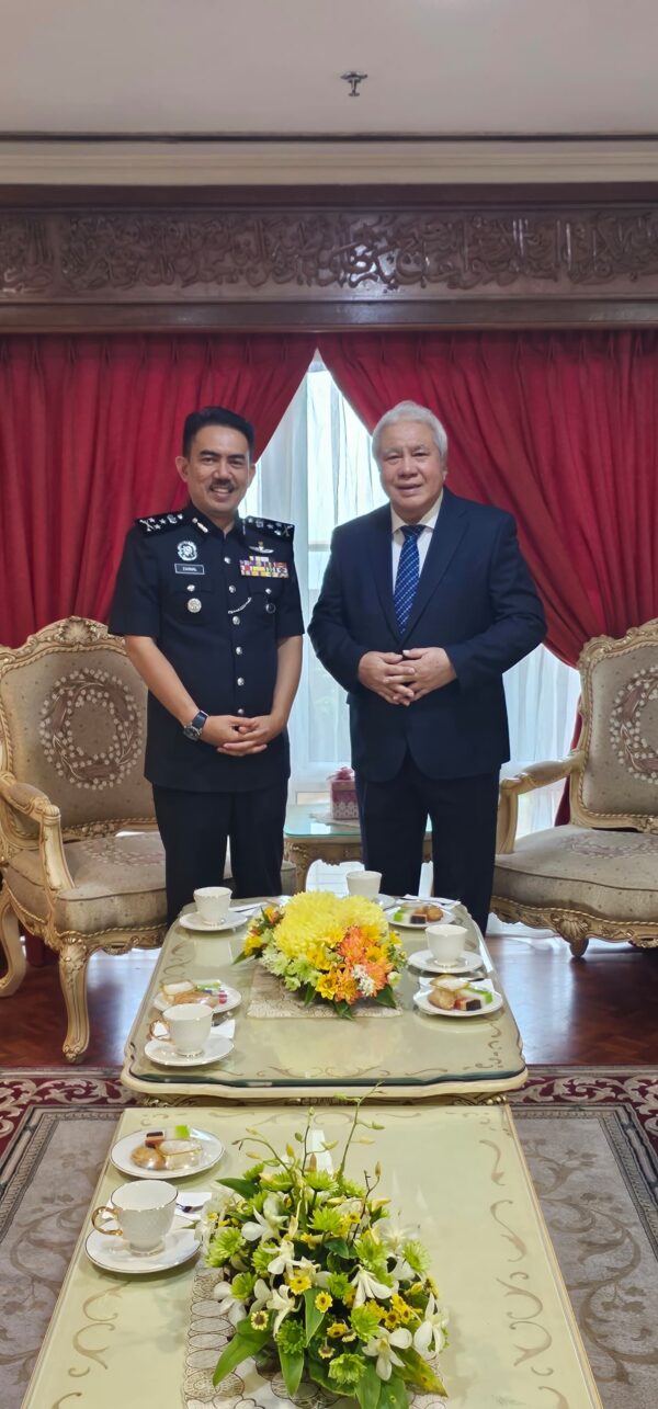 Awang Tengah terima kunjungan hormat Pesuruhjaya Polis Sarawak
