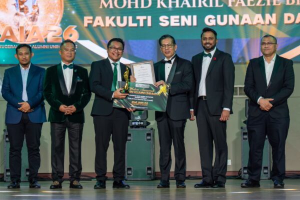 Inisiatif Alumni Prihatin UNIMAS bantu pelajar OKU