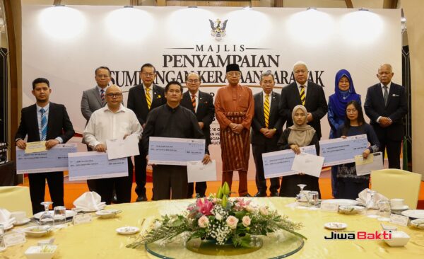 Kerajaan Sarawak sampaikan sumbangan kepada waris mangsa nahas helikopter Long Lellang