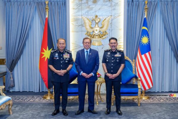 Premier Sarawak terima kunjungan hormat KPN, kunjungan perpisahan Pesuruhjaya Polis Sarawak
