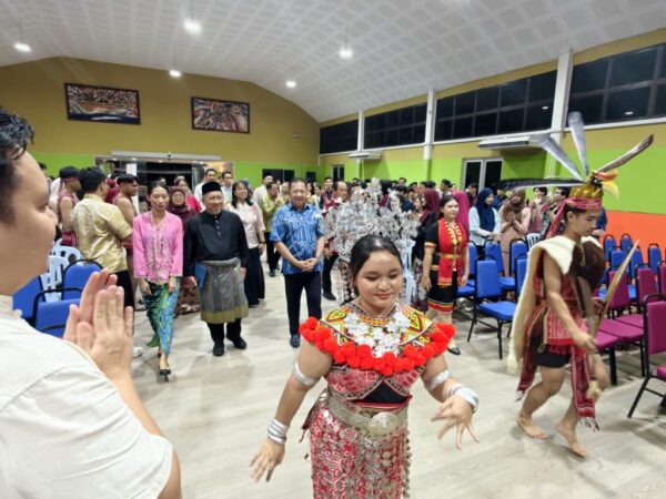 Puisi satukan kepelbagaian bahasa, budaya masyarakat