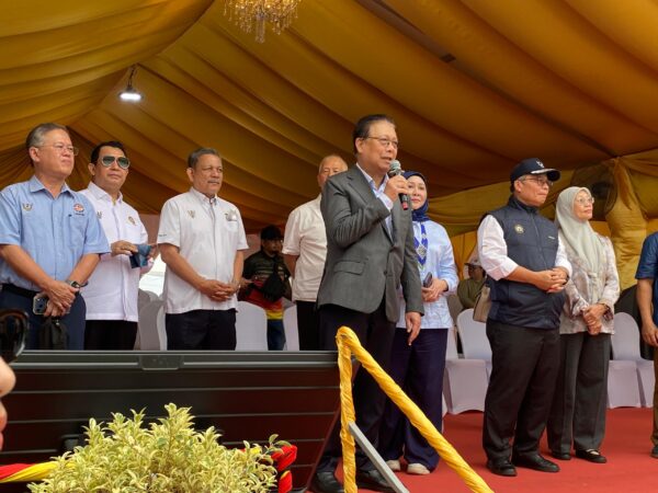 Persediaan perarakan Sambutan Perayaan Hari Lahir Ke-80 TYT lancar, lambang penghargaan rakyat