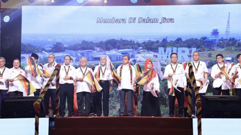 PETROS beri Sarawak keupayaan, urus minyak dan gas sendiri