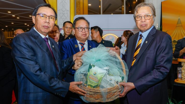 Kempen lebihkan makan buah-buahan tempatan meriahkan penutupan Sidang DUN Sarawak